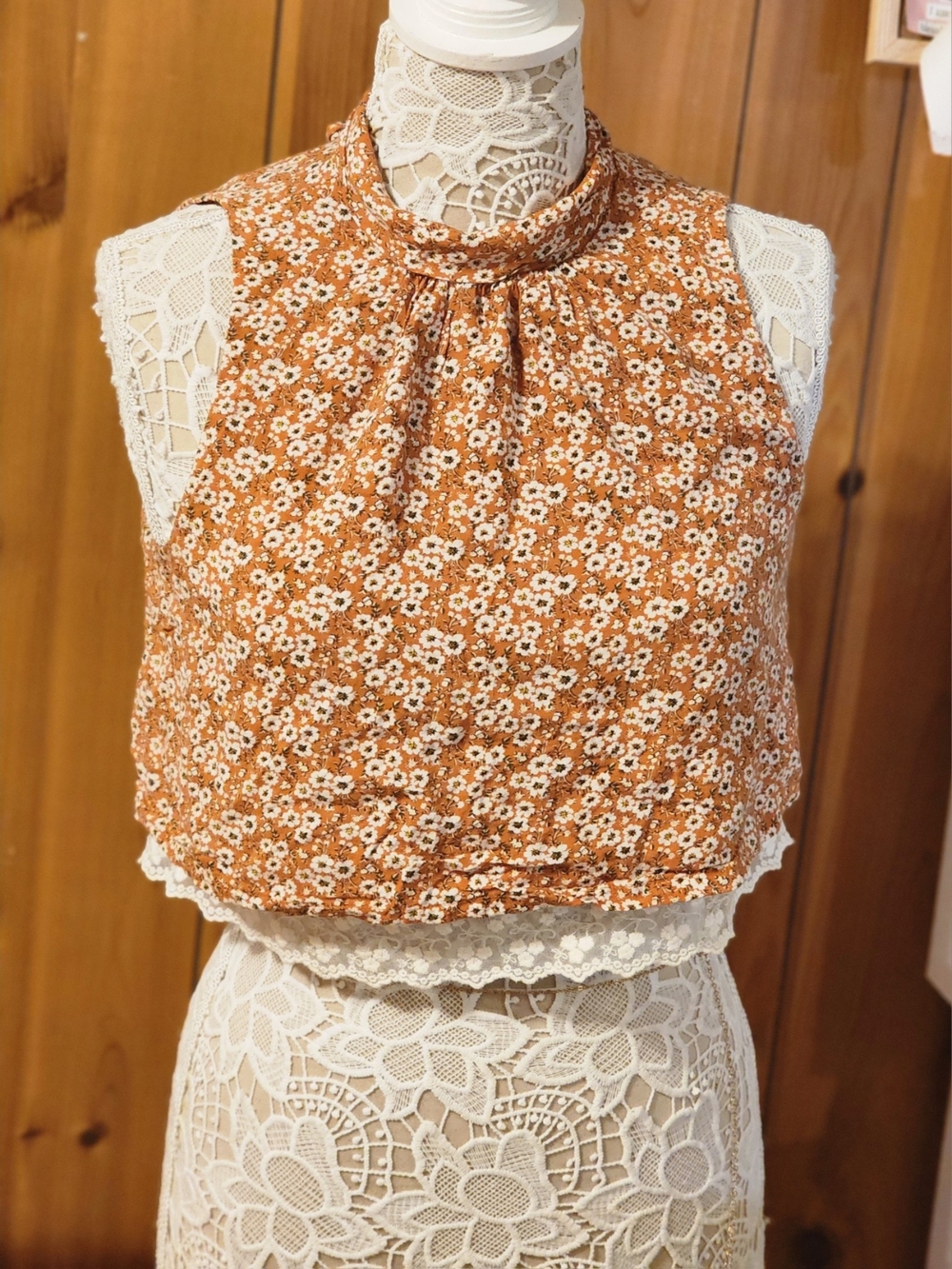 Forever 21 Rust Floral High-Neck Cropped Tank